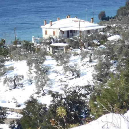 Charming 1-Bed Apartment In Kalamos Apartment