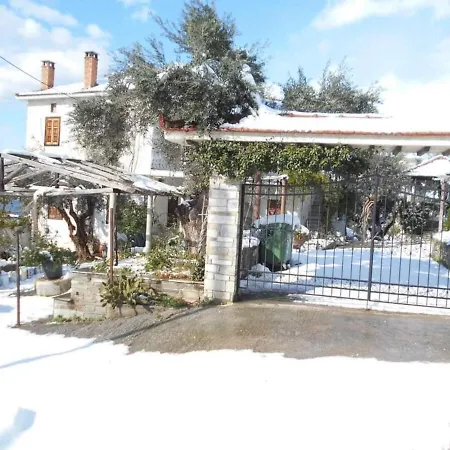 Charming 1-Bed Apartment In Kalamos Apartment *